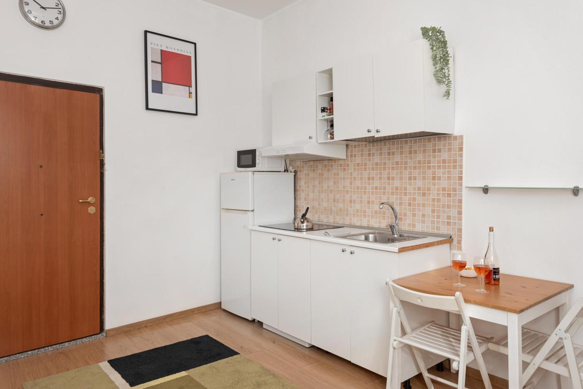 רומא Central Little Basic Apartment מראה חיצוני תמונה